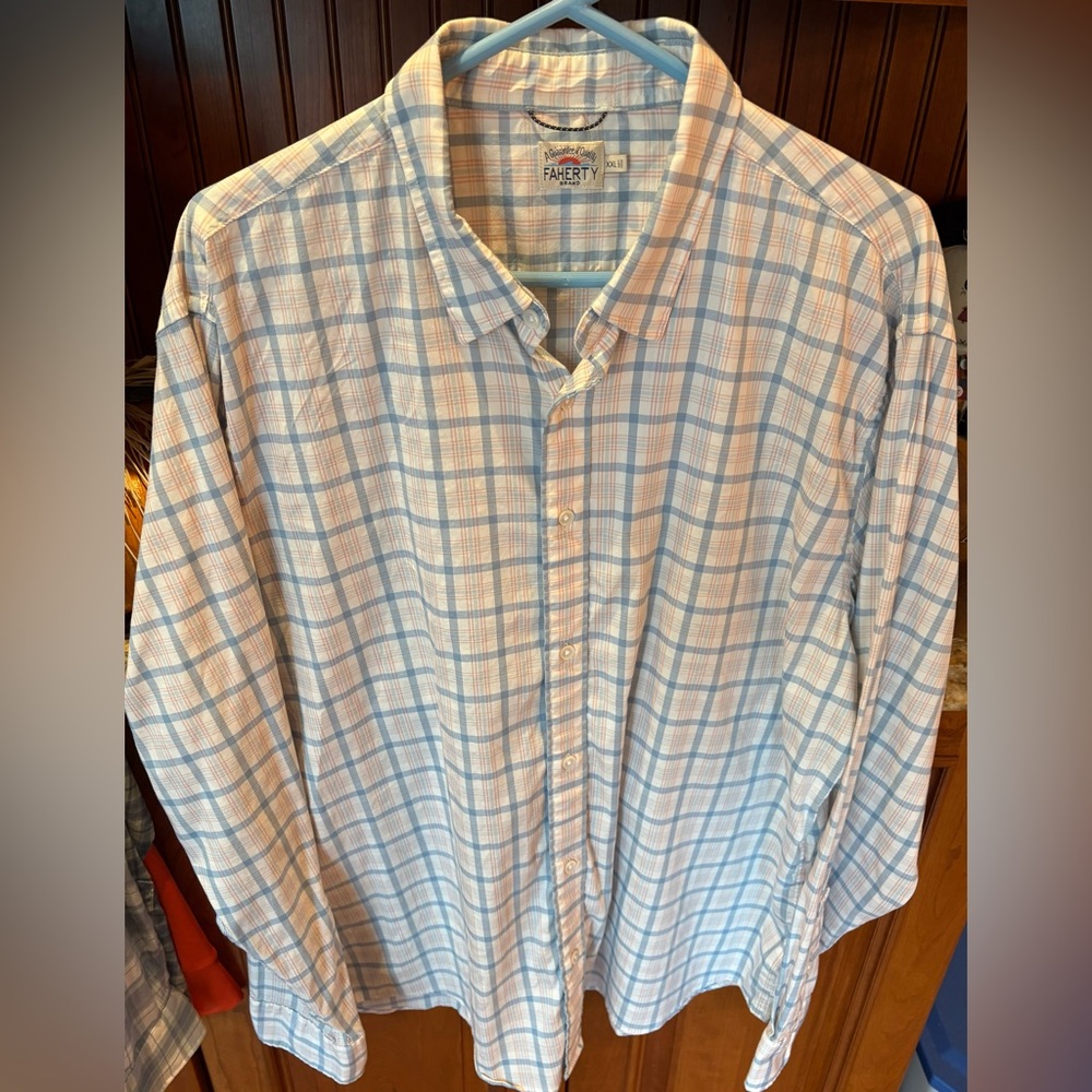 Faherty Men's button front casual shirt. Sharp blue/red plaid w/logo.Retail $148 - Picture 5 of 7